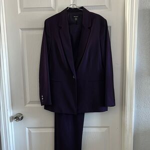 Woman’s Elegant Purple Blazer and Pants Set